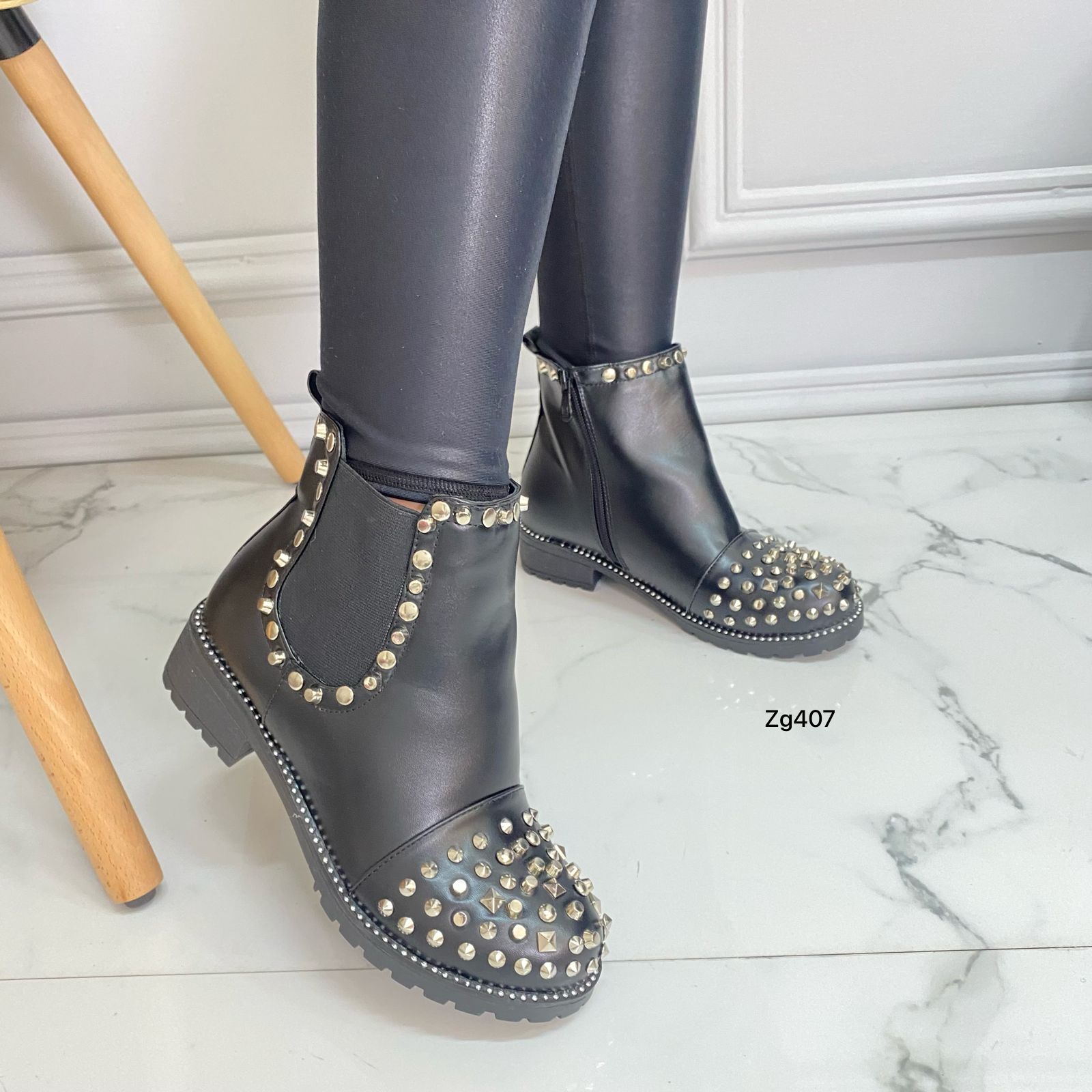 Botin negro apliques plateado tacon 3cm 1033-15 C-1